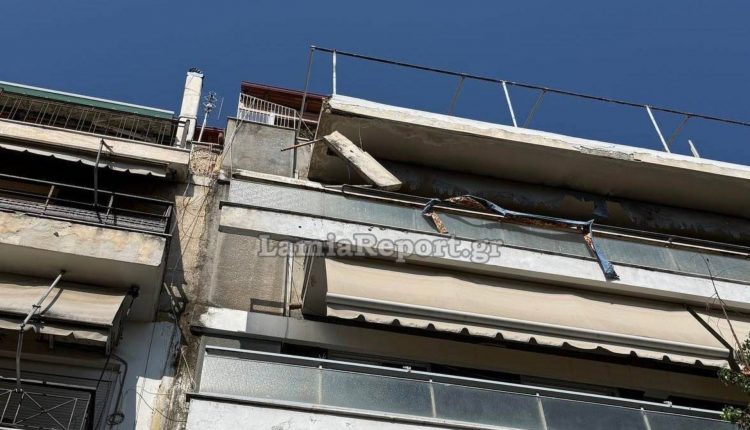 Τρόμος στην Λαμία: Έπεφταν σοβάδες από πολυκατοικία – Κρεμόταν κομμάτι μπετόν