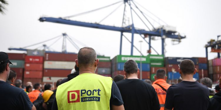 Απάτη μαμούθ στο λιμάνι του Πειραιά – Τα κινέζικα πατίνια, οι τελωνειακοί και οι διώξεις