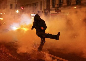 Οδομαχίες στις μεγαλύτερες πόλεις της Γαλλίας – Συνεχίζονται οι αναταραχές και οι συλλήψεις την ώρα που ο Λεκορνί υπόσχεται «ρήξεις»