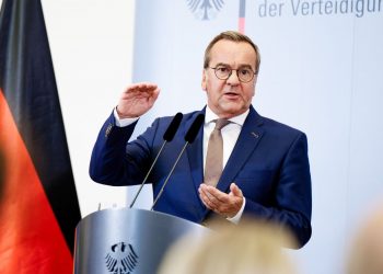 Η Γερμανία αδειάζει την Κομισιόν για την αποστολή στρατού στην Ουκρανία