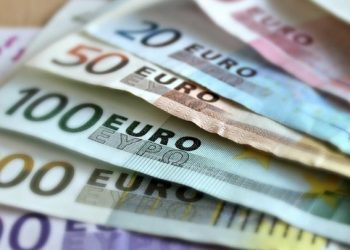 Στις αγορές με δημοπρασία 10ετών ομολόγων βγαίνει αύριο το ελληνικό Δημόσιο