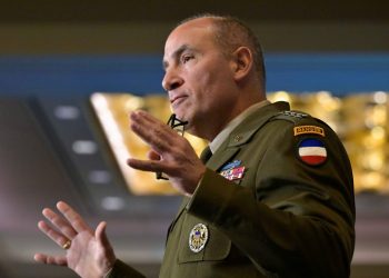 Ο Ελληνας τετράστερος στρατηγός των ΗΠΑ: «Τα σχέδιά μας περνούν από την Ελλάδα»