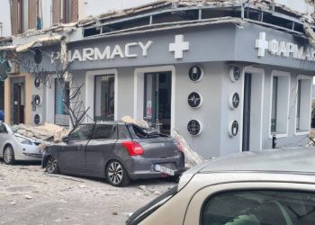 Λαύριο: Κατέρρευσε μπαλκόνι κτιρίου – Προκλήθηκαν υλικές ζημιές