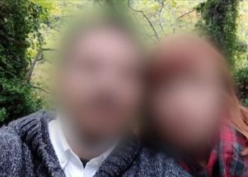 «Τον αγαπώ σαν σύντροφο, κακώς μπήκε στη φυλακή…» – Τι λέει η γυναίκα που ξυλοκοπήθηκε από τον 50χρονο στο Κορωπί
