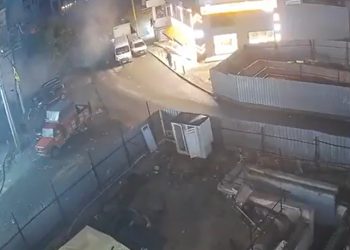 ΒΙΝΤΕΟ: Η στιγμή που καταρρέει το επταόροφο κτίριο στην Κωνσταντινούπολη