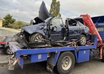 Πώς έγινε το τροχαίο δυστύχημα στις Αφίδνες – Σε απόσταση 20 μέτρων εκτινάχθηκαν τα καθίσματα