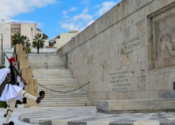 Τροπολογία για Άγνωστο Στρατιώτη: Προβλέπει φυλάκιση – Τι θα γίνει με τα ονόματα των θυμάτων στα Τέμπη