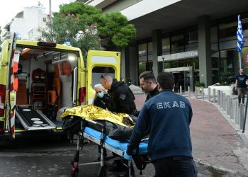 Πύργος Απόλλων: Ήπιε καφέ, απάντησε στο τηλεφώνημα και βούτηξε από τον 24ο όροφο – Σε σοκ οι θαμώνες