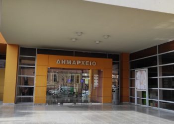 Χαμός σε Δημοτικό Συμβούλιο: «Έχετε έπαρση» – «Μήπως θέλετε να μην μιλώ καθόλου;» ρώτησε ο δήμαρχος