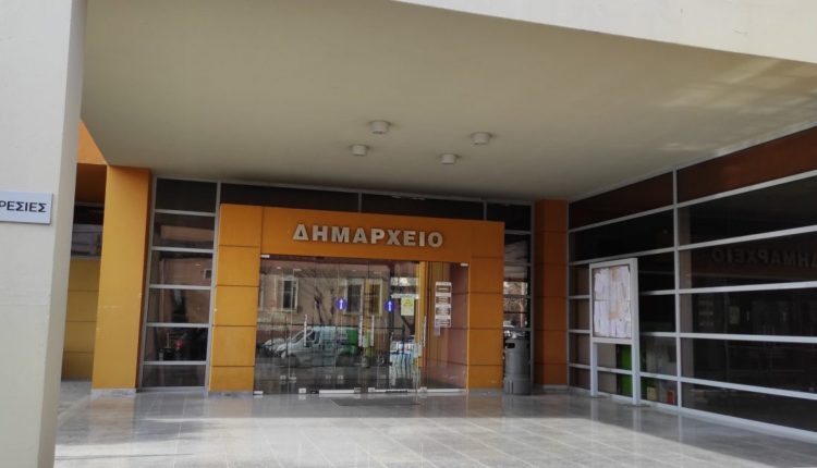 Χαμός σε Δημοτικό Συμβούλιο: «Έχετε έπαρση» – «Μήπως θέλετε να μην μιλώ καθόλου;» ρώτησε ο δήμαρχος