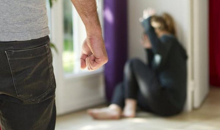 Κορωπί: Άνδρας ξυλοκόπησε άγρια τη σύντροφό του – Νοσηλεύεται διασωληνωμένη