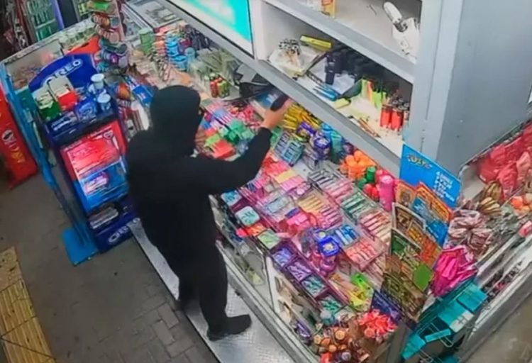 Ανήλικοι λήστευαν περίπτερα στα νότια προάστια