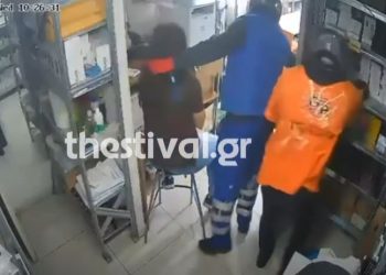 Θεσσαλονίκη: Η στιγμή που δράστες άρπαξαν από κατάστημα κινητά αξίας 52.000 ευρώ – ΒΙΝΤΕΟ