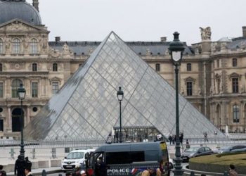 Ληστεία στο Λούβρο: Τι έκρυβαν οι πέντε συλληφθέντες