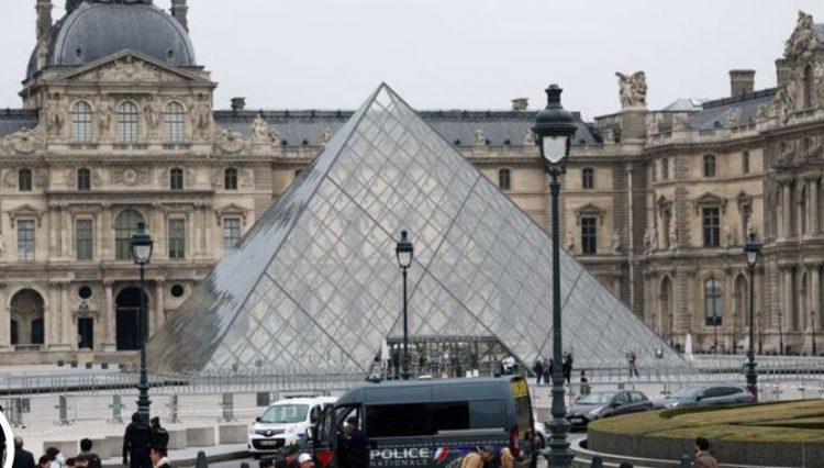 Ληστεία στο Λούβρο: Τι έκρυβαν οι πέντε συλληφθέντες