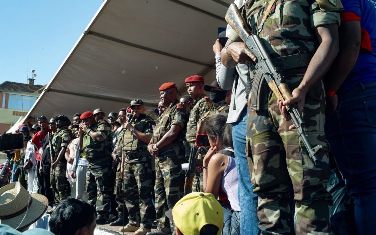 Μαδαγασκάρη: Στον Στρατό η εξουσία – Διάλυση Γερουσίας και Συνταγματικού Δικαστηρίου