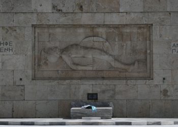 Ξέσπασμα οργής της Μαρίας Καρυστιανού για Μνημείο Αγνώστου Στρατιώτη και βίντεο Τεμπών