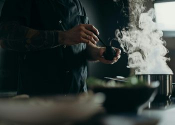 Στη φυλακή οδηγείται ο τηλεοπτικός σεφ που συνελήφθη για χρέη προς το Δημόσιο