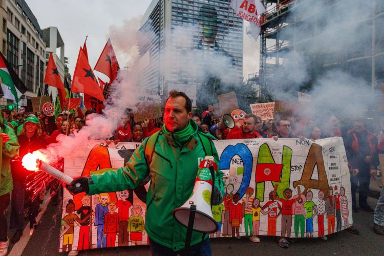 Πανεθνική απεργία στο Βέλγιο για τα μέτρα λιτότητας: Συγκρούσεις με την αστυνομία