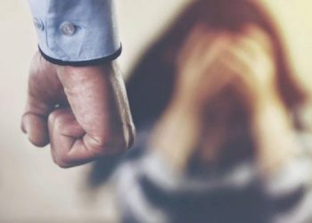 Πάτρα: Έστησε καρτέρι στη σύντροφό του και τη χτύπησε στη μέση του δρόμου – Τον έπιασαν περαστικοί