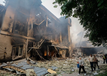 Το Κίεβο καταγγέλλει ρωσικό βομβαρδισμό παιδιατρικού νοσοκομείου στη Χερσώνα