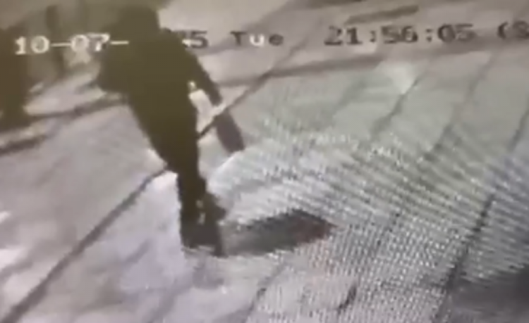 Έκρηξη στη ντισκοτέκ «Jacky.O.» στα Ιλίσια: Ο δράστης μεταφέρει τη βόμβα – Βίντεο ντοκουμέντο