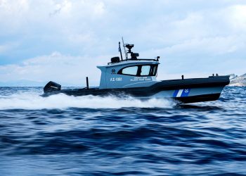 Αυτοκίνητο έπεσε στη θάλασσα από φέρι μποτ στη Σαλαμίνα – Χωρίς τις αισθήσεις του ο οδηγός