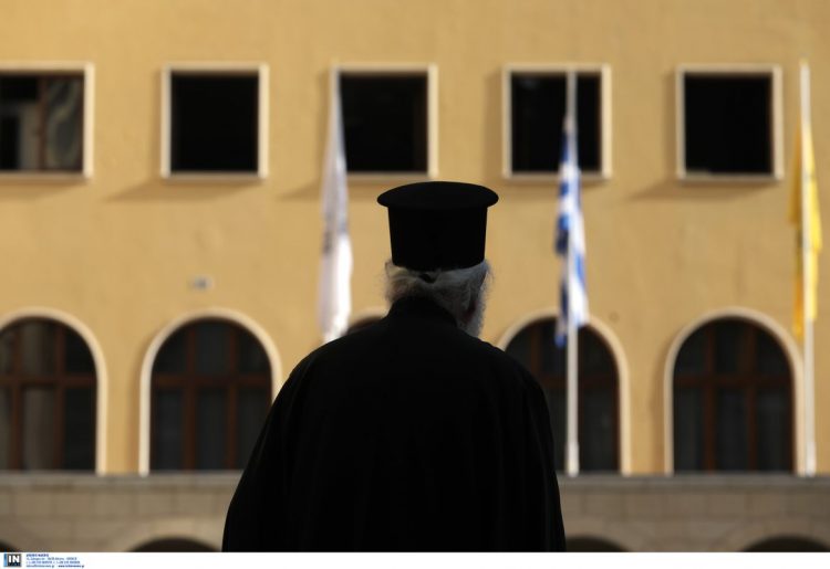 Θεσσαλονίκη: Απαγορεύτηκε η συμμετοχή σε ιεροπραξία στον ιερέα ο οποίος καταγγέλθηκε για σεξουαλική παρενόχληση
