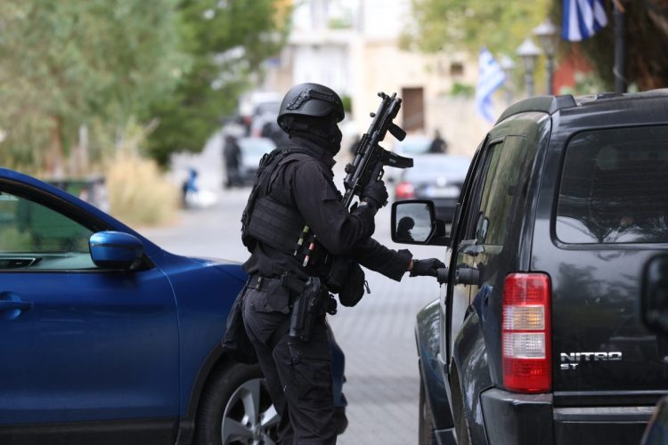 Αιματοκύλισμα με νεκρούς και τραυματίες στα Βορίζια: Έπεσαν πάνω από 2.000 σφαίρες – Στην Κρήτη ο αρχηγός της ΕΛ.ΑΣ