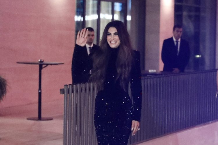 Η πρώτη εμφάνιση της Κίμπερλι Γκιλφόιλ στην Αθήνα – Στη δεξίωση προς τιμήν των Αμερικανών Πεζοναυτών – Εικόνες & βίντεο