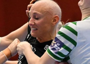 Ραγίζει καρδιές: Εκφωνητής απολύθηκε μετά από χυδαίο σχόλιο για παίκτρια με καρκίνο