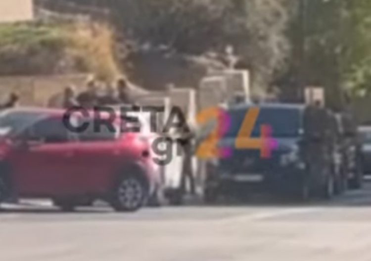 Κρήτη: Η στιγμή που το κομβόι του «ελληνικού FBI» μπαίνει στα Βορίζια – Οι αντιδράσεις των συγγενών του 39χρονου