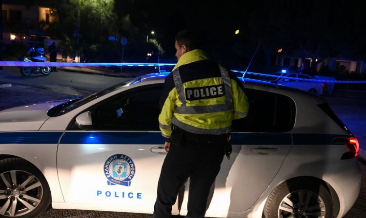 Φρίκη στα Σκούρτα Βοιωτίας: Άνδρας απανθρακωμένος και δεμένος με χειροπέδες μέσα σε αυτοκίνητο