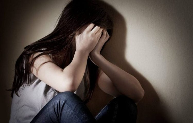 Πάτρα: Ένταλμα σύλληψης για τον 16χρονο που κατηγορείται πως βίασε 12χρονη σε προαύλιο σχολείου