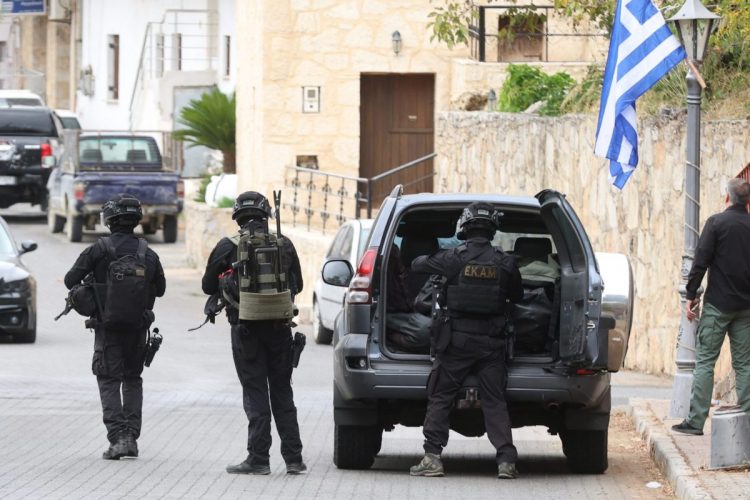 Μακελειό στα Βορίζια: Στη φυλακή τα τρία αδέλφια – Ψάχνουν στον Ψηλορείτη για τα όπλα του φονικού