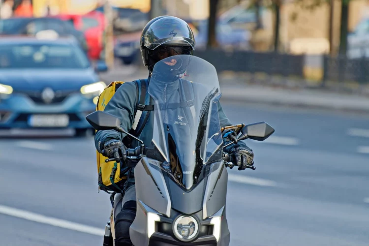 Πάτρα: Επίθεση σε ντελιβερά από ομάδα νεαρών Ρομά