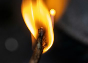 Θεσσαλονίκη: 73χρονη επιχείρησε να βάλει φωτιά σε σπίτι 65χρονου