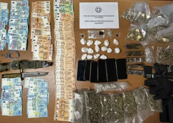 Επιχείρηση της ΕΛ.ΑΣ. στο Χαλάνδρι: Εξιχνιάστηκε απόπειρα ληστείας – Κατασχέθηκαν ναρκωτικά και όπλα