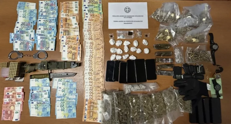 Επιχείρηση της ΕΛ.ΑΣ. στο Χαλάνδρι: Εξιχνιάστηκε απόπειρα ληστείας – Κατασχέθηκαν ναρκωτικά και όπλα