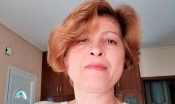 Τραγωδία στη Λάρισα: «Το φουλάρι της είχε μπλεχτεί στον πλάστη» – Τι λέει η γυναίκα που εντόπισε νεκρή τη 49χρονη