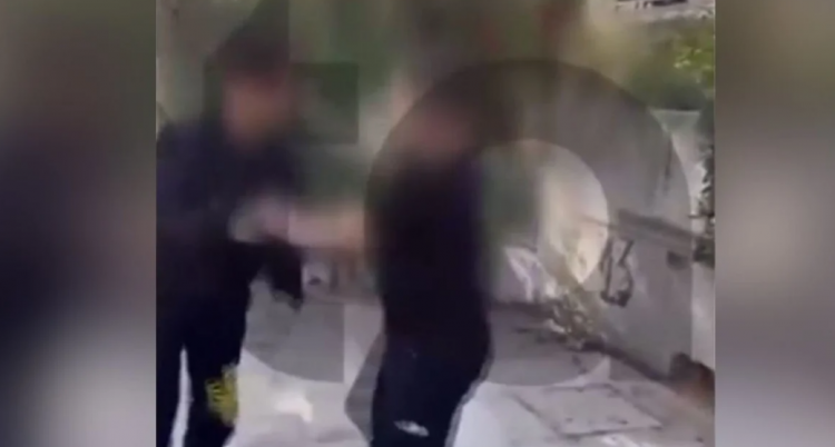 Μαρούσι: Ξυλοδαρμός ενός 14χρονου από συνομηλίκους του – Σοκάρει το βίντεο