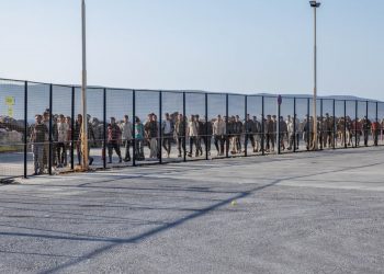 Εξέγερση σε δομή μεταναστών στις Σέρρες: Απέδρασαν κόβοντας τα συρματοπλέγματα!