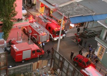 Κεραμεικός: Συναγερμός για 44χρονο που έπεσε στο κενό από τον τέταρτο