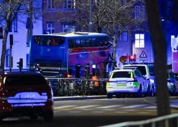 Σουηδία: Τι «βλέπουν» οι Αρχές πίσω από το δυστύχημα με το λεωφορείο που έπεσε πάνω σε στάση