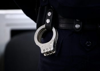 Αστυνομία για 13χρονο στου Γκύζη: «Δεν υπήρξε κακομεταχείριση – Συνελήφθη για φθορές σε σχολείο»