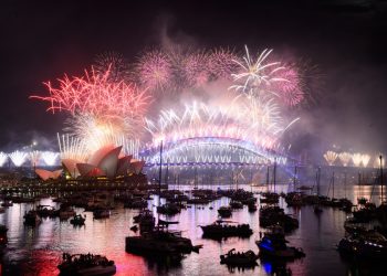 Πρωτοχρονιά 2026: Ο πλανήτης υποδέχεται τη νέα χρονιά