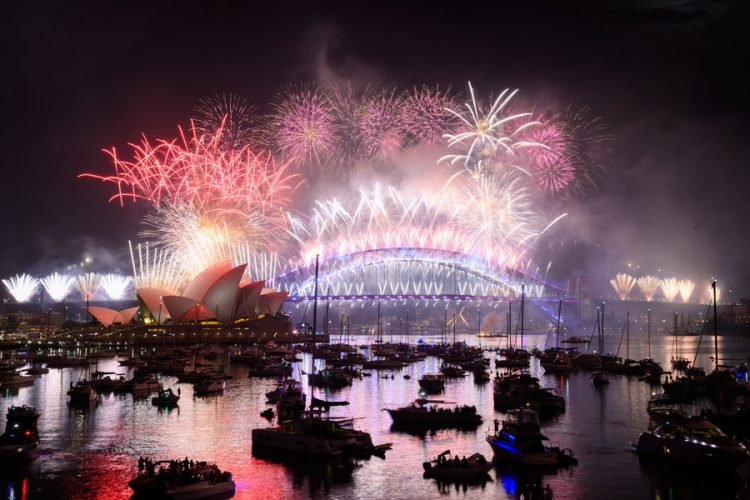 Πρωτοχρονιά 2026: Ο πλανήτης υποδέχεται τη νέα χρονιά