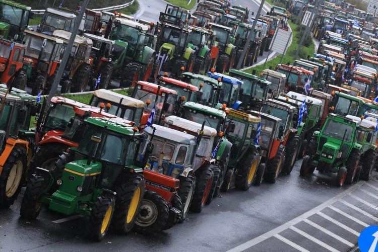 Αγρότες: Κλειστό το ρεύμα προς Θεσσαλονίκη στα διόδια των Μαλγάρων – Απέκλεισαν τα τελωνεία Προμαχώνα, Ευζώνων και Εξοχής