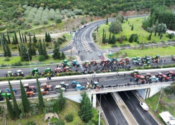 Kλιμακώνουν τις κινητοποιήσεις οι αγρότες με νέα μπλόκα