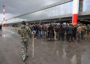 Αγρότες: Άνοιξαν ξανά τα αεροδρόμια Ηρακλείου και Χανίων μετά τα επεισόδια